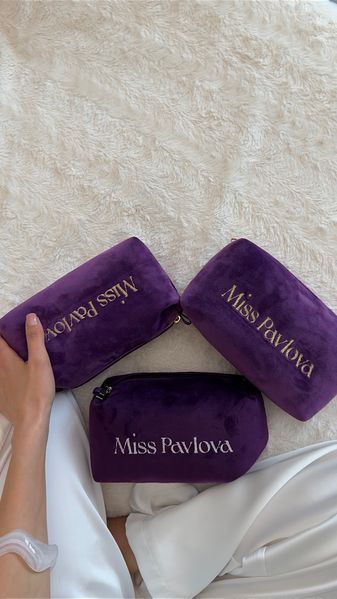 Оксамитова брендована косметичка Miss Pavlova&reg; без ручки (лімітована серія) 22139withstrap фото