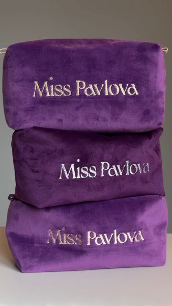 Оксамитова брендована косметичка Miss Pavlova&reg; без ручки (лімітована серія) 22139withstrap фото