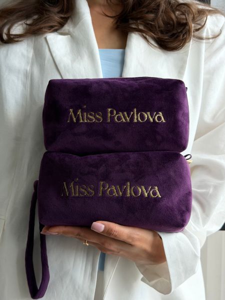 Оксамитова брендована косметичка Miss Pavlova&reg; з ручкою (лімітована серія) 22139withstrap фото