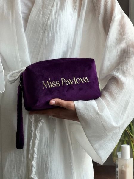 Оксамитова брендована косметичка Miss Pavlova&reg; з ручкою (лімітована серія) 22139withstrap фото
