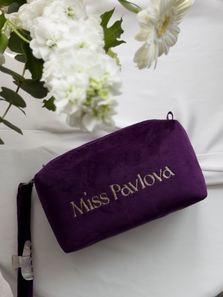 Оксамитова брендована косметичка Miss Pavlova&reg; з ручкою (лімітована серія) 22139withstrap фото