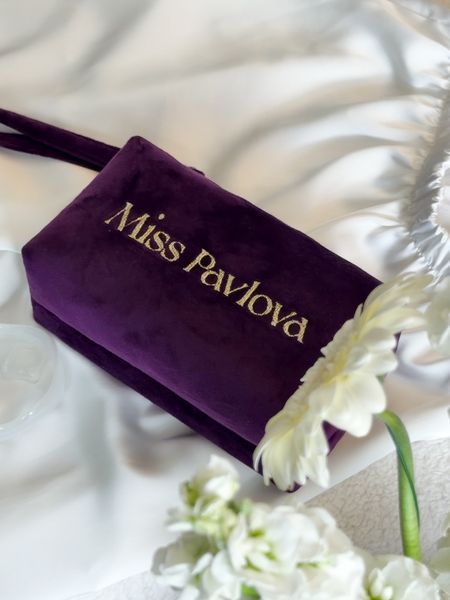 Оксамитова брендована косметичка Miss Pavlova&reg; з ручкою (лімітована серія) 22139withstrap фото